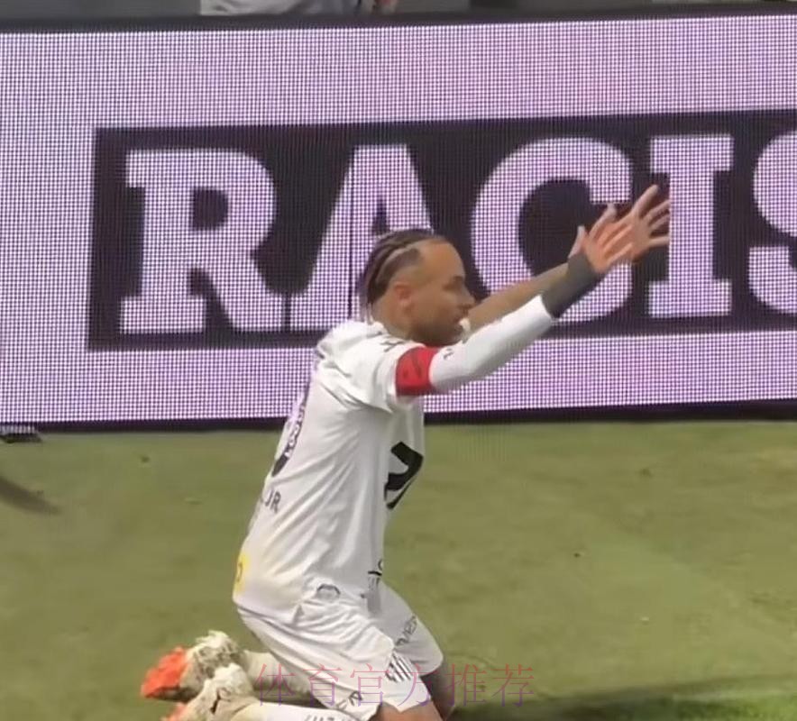 33岁内马尔狂飙:18分钟戴帽 逃离降级区!全队跪地庆祝 33岁内马尔狂飙:18分钟戴帽 逃离降级区!全队跪地庆祝